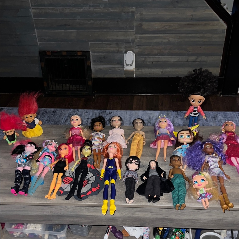 Huge Assorted Lot of Dolls! Monster High/Bratz/Vintage Trolls/Hairadorables Muc